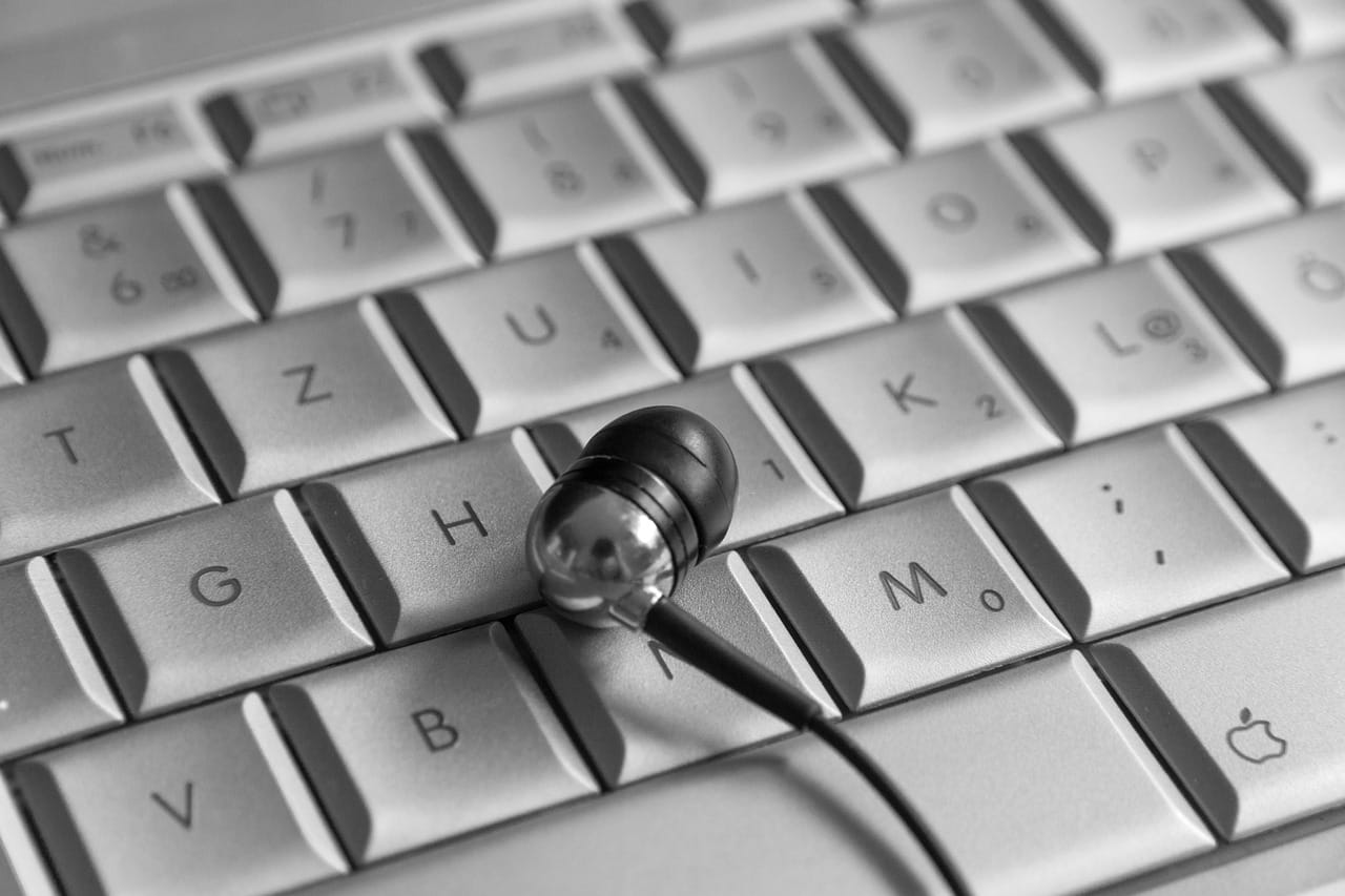 Power over Ethernet ++ – zasilanie kamer i czujników jednym kablem keyboard-5951108_1280